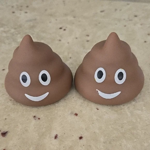Squeaky Smiling Poop Set of 2 - Picture 1 of 2